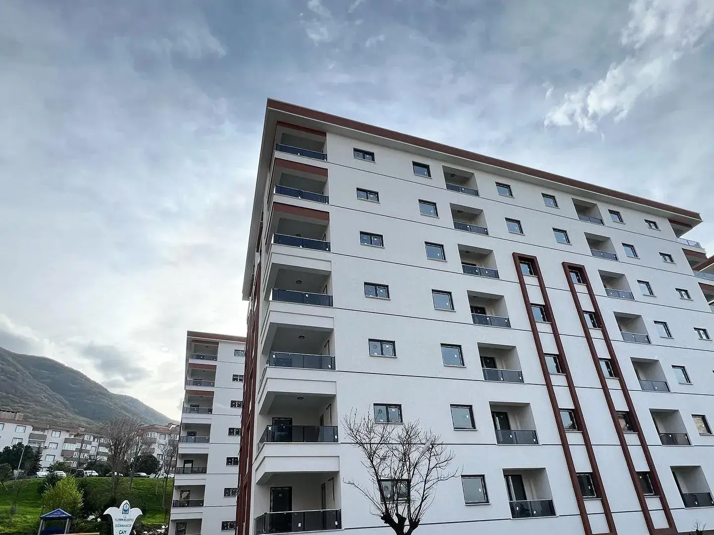 Yıldırım'da yeni tamamlanmış çok katlı konut binası